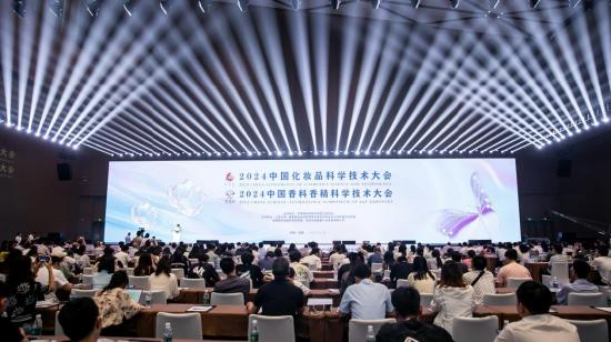 九游娱乐平台：完美日记发布行业首份“妆养一体”科研成果引领美妆新趋势(图1)