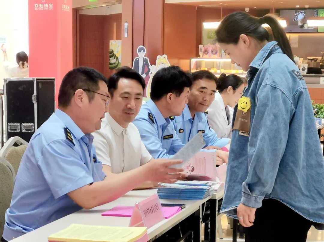 九游娱乐：“安全用妆法治同行”邳州举办2024年化妆品安全科普系列宣传活动(图5)