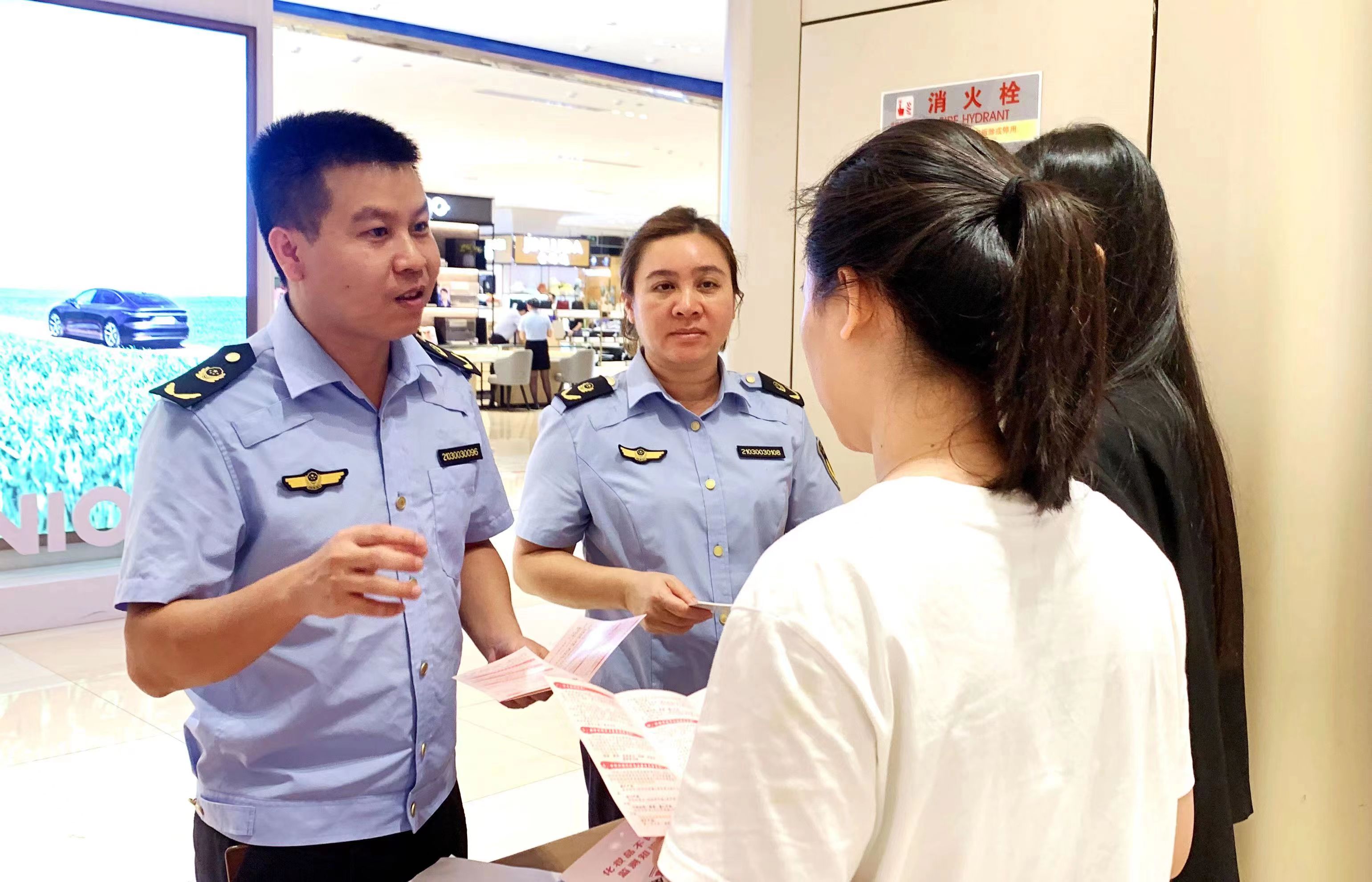 九游娱乐平台：儋州市场监管局开展2024年“5·25爱肤日”暨化妆品安全科普宣传周活动(图2)