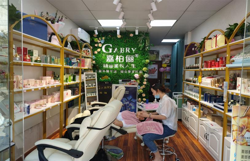 九游娱乐：创新植物精油护肤品嘉柏俪打造长效增长范本(图1)