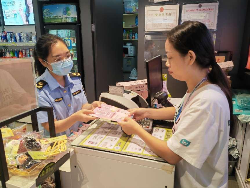九游娱乐网站：琼海市场监督管理局开展2024年“525爱肤日”宣传活动(图1)