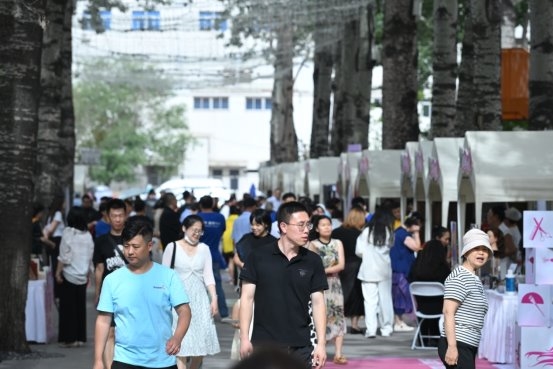 九游娱乐：2024北京一刻钟品质生活节启动皇族养心堂等生活服务品牌参展引热议(图4)