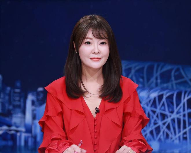 九游娱乐平台：前央视主持人现身以色列疯狂宣扬国外如今已经身价百万(图2)