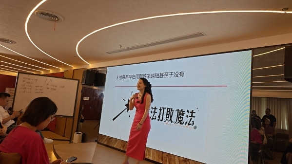 九游娱乐平台：美容行业翘楚杨怿超：不断创新引领美业新潮流(图2)