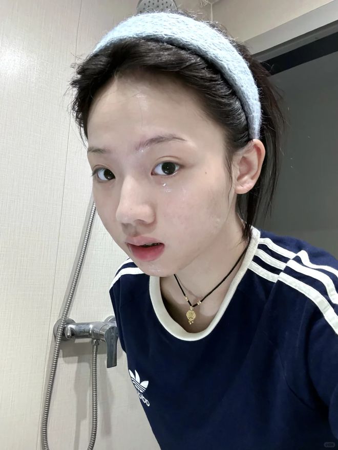 九游娱乐平台：不用昂贵护肤品！一瓶芦荟胶好用到爆！保湿、修护一手抓！全家都能用！(图3)