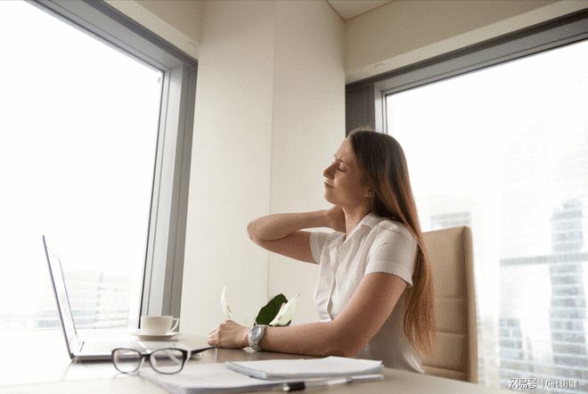 九游娱乐平台：秋季来临养肤至关重要女性：想要肌肤饱满皱纹少要避开这些事(图2)