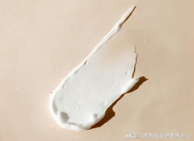 九游娱乐：夏天暴露了多少护肤误区“硬核”教程请查收(图1)