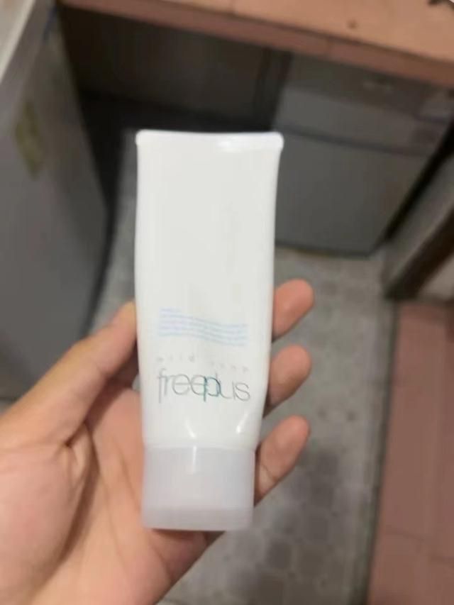 九游娱乐网站：十大公认好用的洗面奶？换季皮肤不稳定的可以试试!(图3)