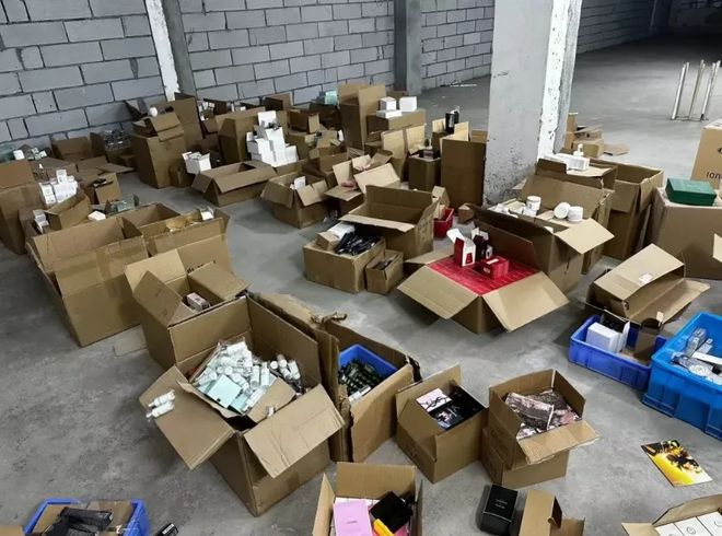 九游娱乐网站：超10亿！2024年化妆品制售假案飙升(图2)