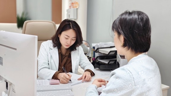 九游娱乐平台：换季后皮肤护理应该关注哪些方向？(图1)