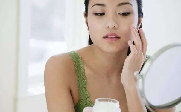 九游娱乐平台：女性护肤的小常识有哪些？女性重要护肤知识有哪些？[图](图1)