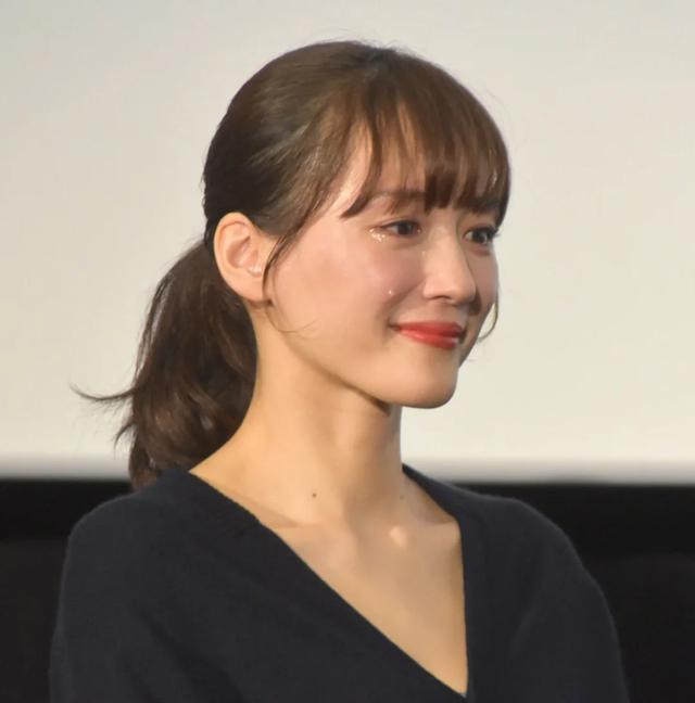 九游娱乐网站：果然好肌肤离不开保湿绫濑遥这些护肤小技巧值得学习重拾自信(图3)