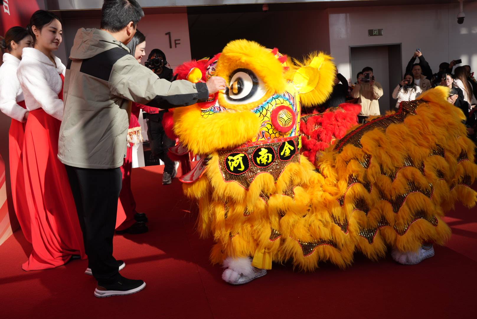 九游娱乐：微赞选品中心：郑州盛大开业开启私域直播选品新征程(图5)