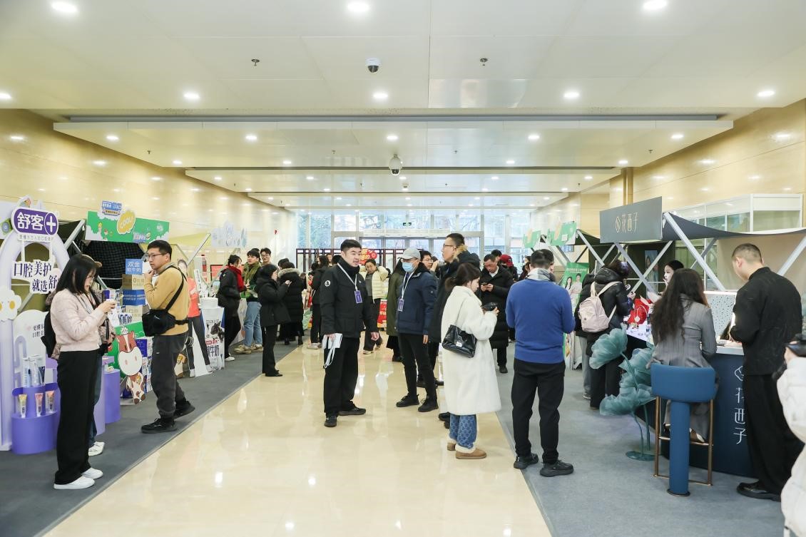 九游娱乐平台：国民消费大会展区好物“连连看”解锁消费新潮流新体验(图1)