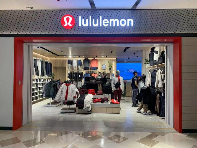 九游娱乐：化妆品专柜“逃离”商场一楼(图4)