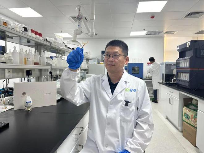 九游娱乐平台：聚焦熟龄肌精准抗老美人媄引领科技护肤新高度(图3)