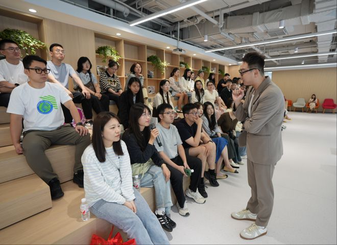 九游娱乐：首秀！TA们在“美创静界”交换护肤“静”历(图5)