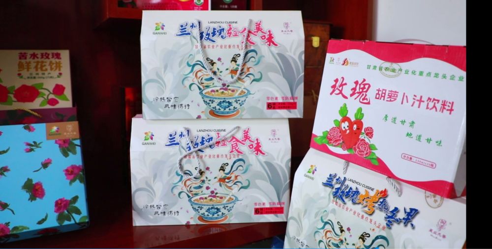 九游娱乐平台：中国经济样本观察·“镇”了不起丨苦水镇里玫瑰香！你化妆品里的六成香产自这个小镇(图7)