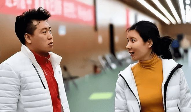 九游娱乐平台：40岁杜丽状态惊艳！奥运冠军褪去青涩痘印如今韵味十足成女神(图4)