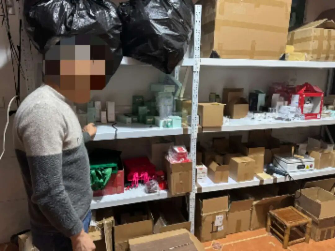 九游娱乐：开设多家网店低价销售假冒品牌化妆品10人获刑(图1)