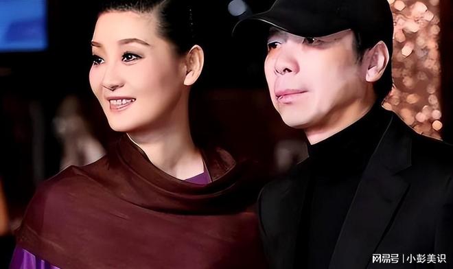 九游娱乐平台：装都不装了！58岁徐帆刚回应完离婚的传闻恶心的一幕就接连上演(图12)