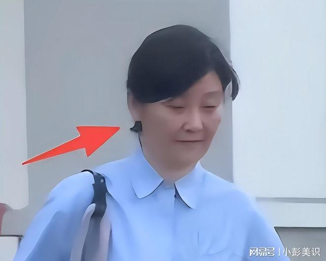 九游娱乐平台：装都不装了！58岁徐帆刚回应完离婚的传闻恶心的一幕就接连上演(图17)
