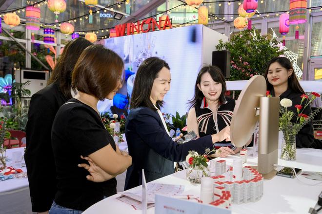 九游娱乐网站：修复不止于肌肤贝泰妮的经营疗愈术(图4)