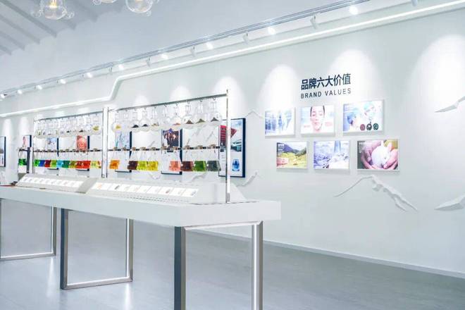 九游娱乐平台:今年双11自然堂用硬科技对话未来美妆(图2)