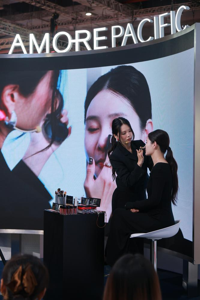 九游娱乐平台：为中国市场加点“美”！全球日化“顶流”亮相进博会(图3)