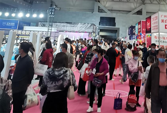 九游娱乐：2024第13届新疆国际美容化妆品博览会(图4)