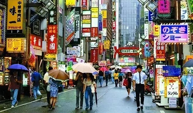 九游娱乐：仍有大批中国人赴日游客量暴涨消费却砍半日本商家开始慌了(图2)