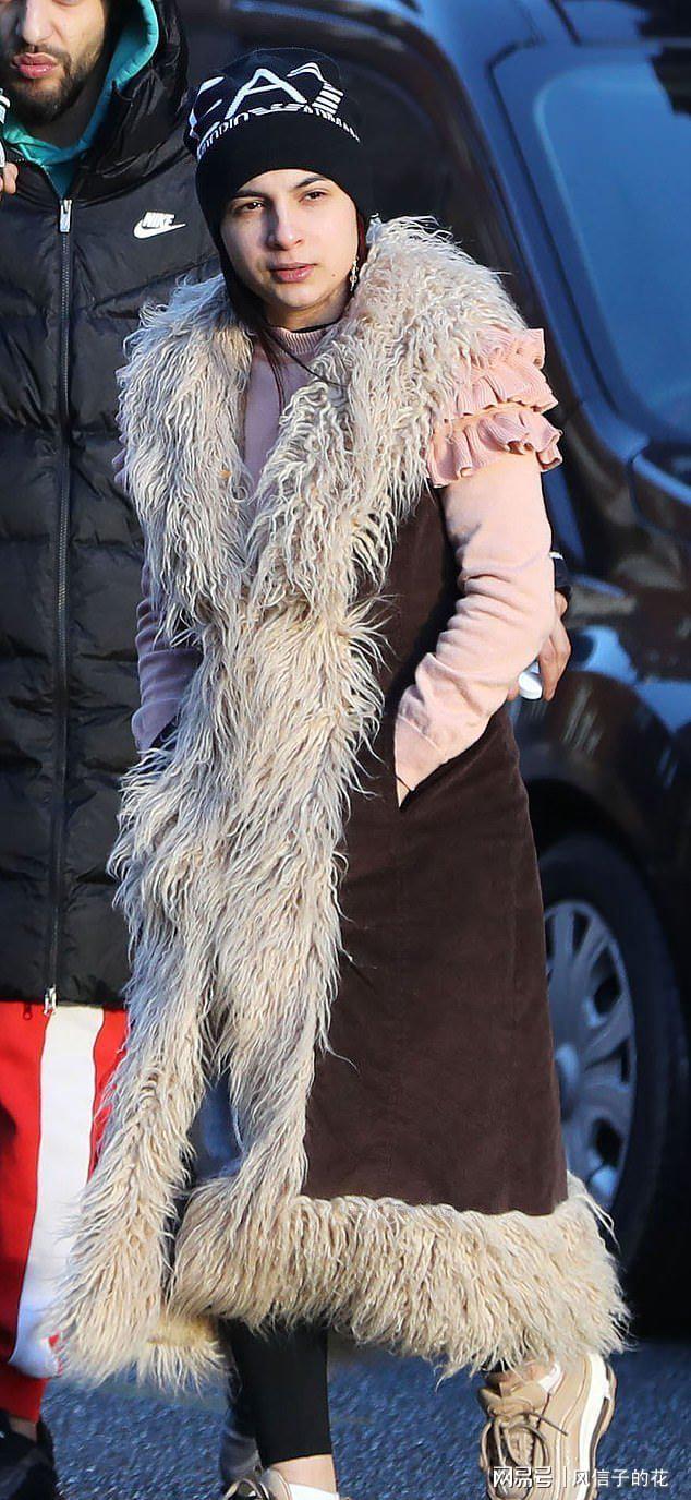 九游娱乐网站:罗马尼亚移民英两月沦为扒手藏裙偷走280万化妆品(图3)