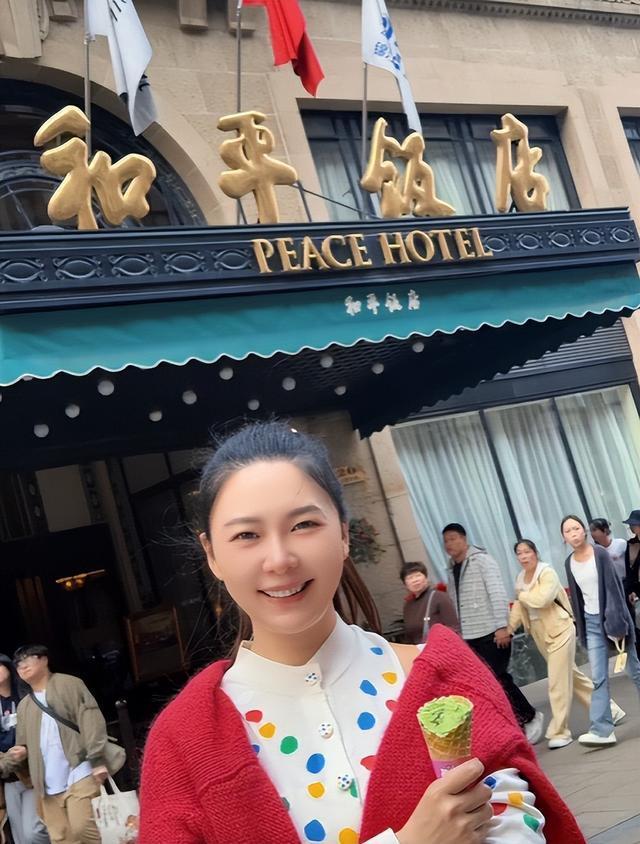 九游娱乐网站:上海富婆爱上小20岁江苏小伙婆婆小她2岁平时不叫阿姨叫闺蜜(图4)