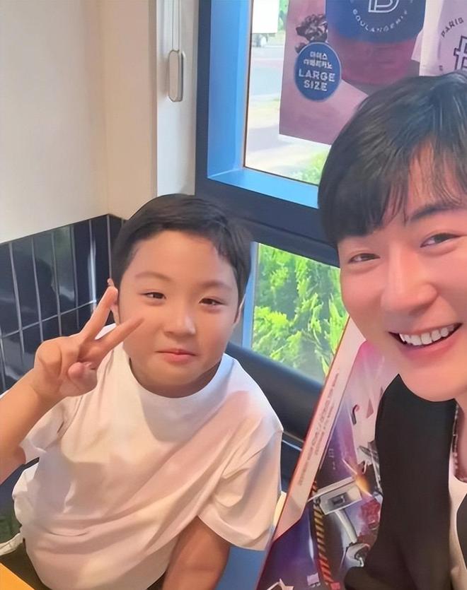 九游娱乐：与高梓淇离婚6年蔡琳带儿子搬离济州岛别墅光化妆品就装3车(图18)