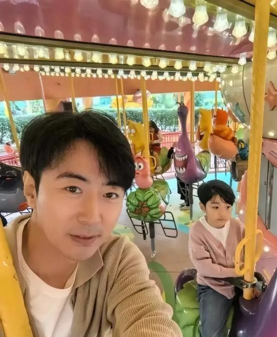 九游娱乐：与高梓淇离婚6年蔡琳带儿子搬离济州岛别墅光化妆品就装3车(图19)