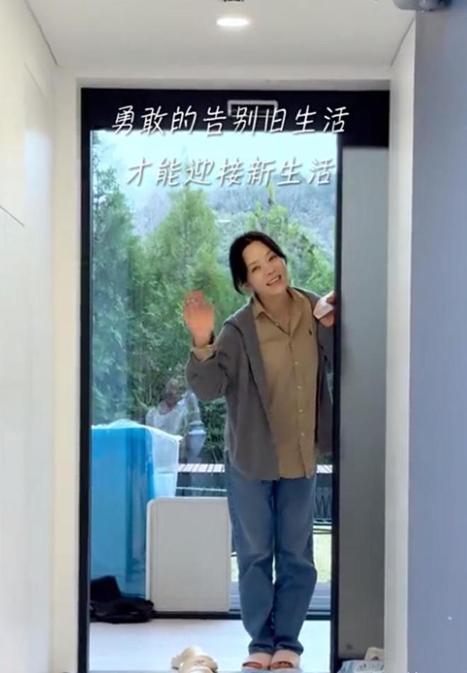 九游娱乐：与高梓淇离婚6年蔡琳带儿子搬离济州岛别墅光化妆品就装3车(图23)